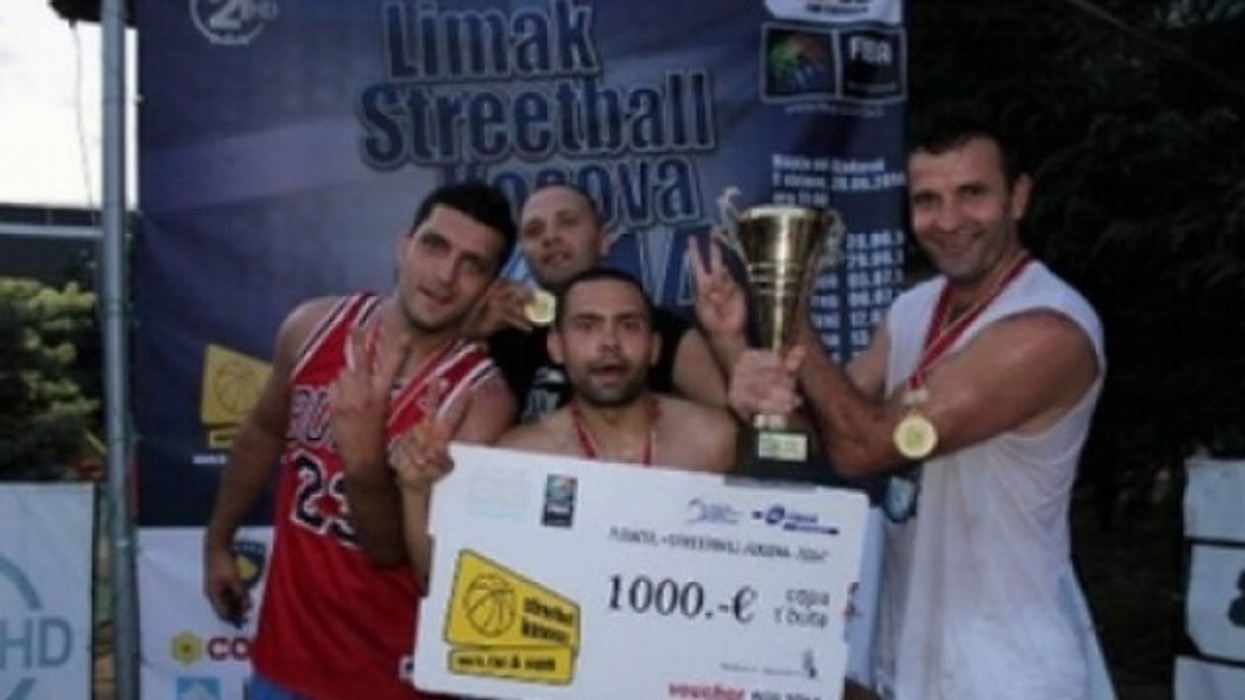 2016/01/che-bar-merr-pjes-euml-n-euml-streetballin-e-bukureshtit_hd.jpg