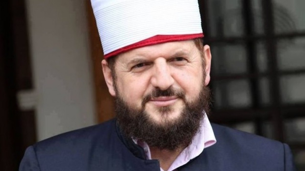 2016/01/dikush-me-shami-mbulon-vet-euml-m-kok-euml-n-kurse-dikush-e-ka-t-euml-mbuluar-trurin-edhe-pse-nuk-bart-shami_hd.jpg