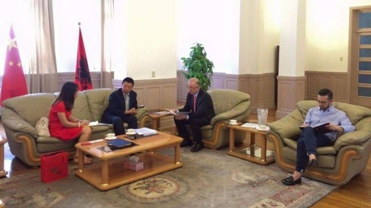 2016/01/diplomaci-pa-ccedil-orape-paraqitja-e-turpshme-e-zyrtarit-shqiptar-n-euml-kin-euml_hd.jpg