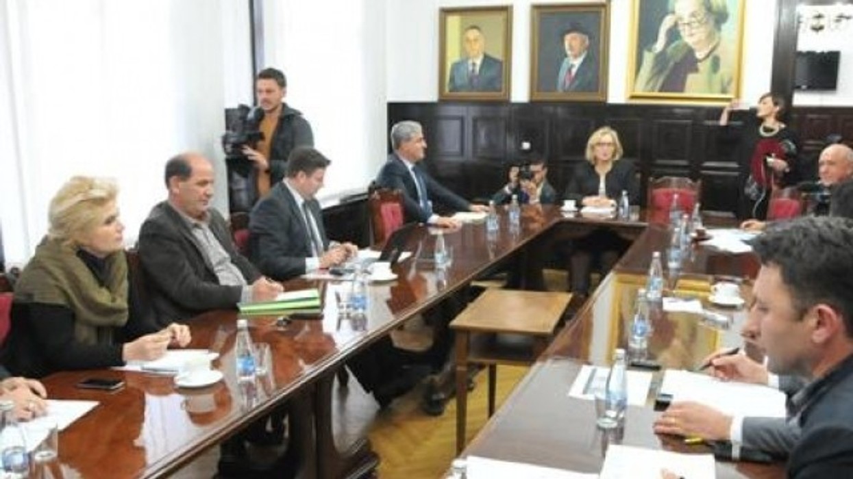 2016/01/dugolli-ccedil-eku-e-islami-e-shkarkuan-rektorin-zejnullahu-video_hd.jpg