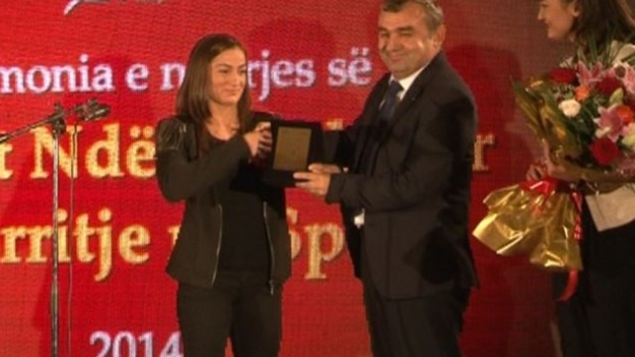2016/01/edhe-nj-euml-ccedil-mim-p-euml-r-majlinda-kelmendin_hd.jpg