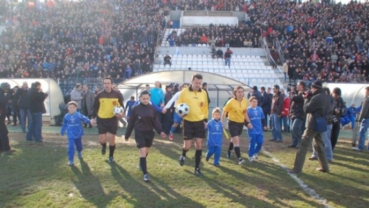 2016/01/ejupi-marr-euml-veshje-dhimbshme-p-euml-r-futbollin-kosovar_hd.jpg