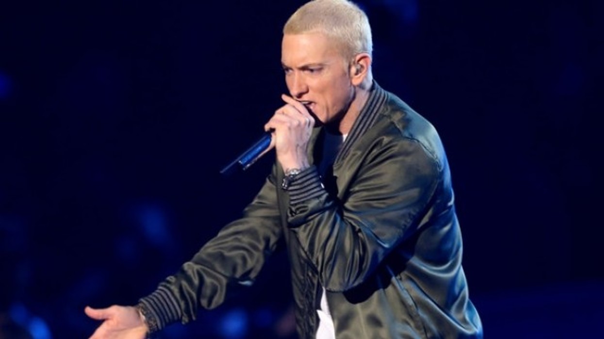 2016/01/eminem-v-euml-rekord-bot-euml-ror-p-euml-r-numrin-e-fjal-euml-ve-n-euml-nj-euml-k-euml-ng-euml-video_hd.jpg