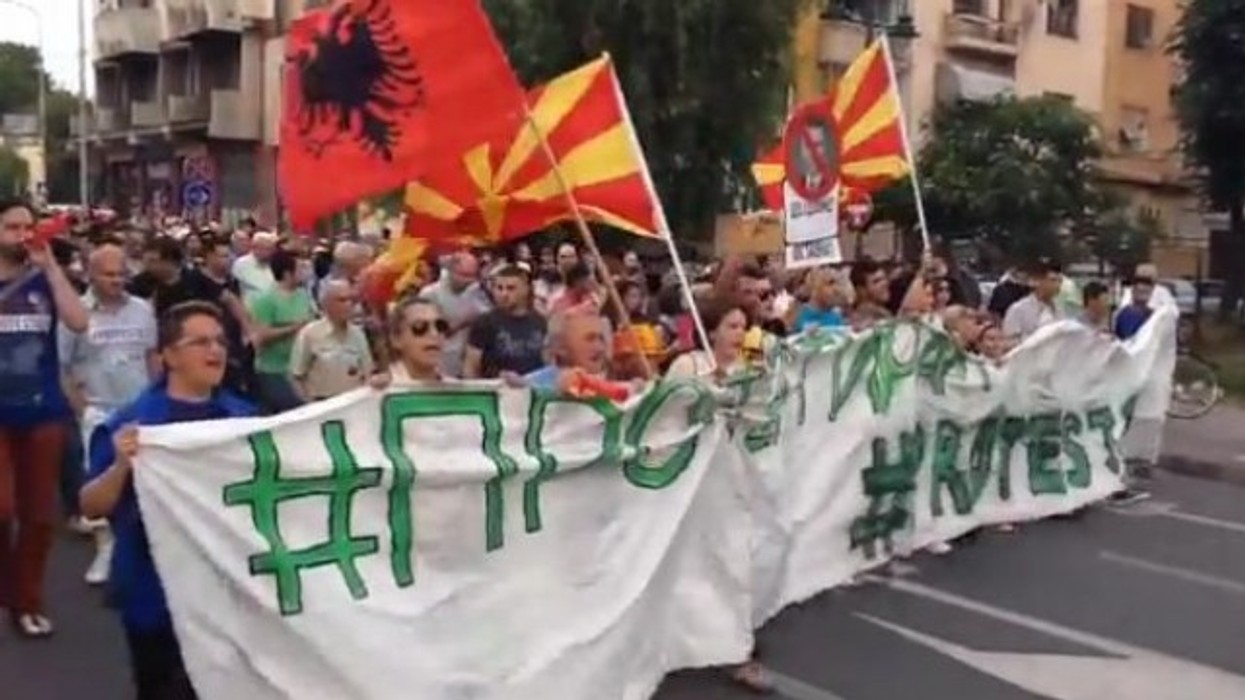 2016/01/fillon-protesta-n-euml-shkup_hd.jpg