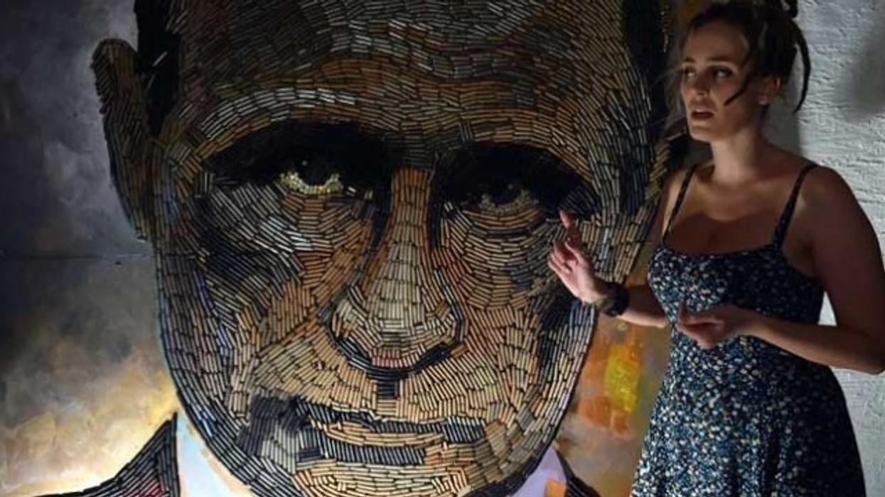 2016/01/fytyra-e-luft-euml-s-portreti-i-putinit-i-punuar-nga-50-mij-euml-fishek-euml-foto_hd.jpg