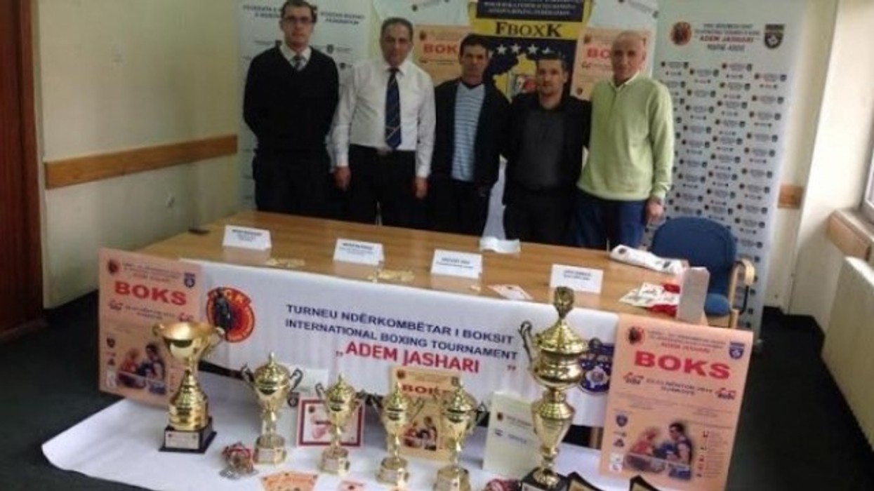 2016/01/gjith-ccedil-ka-gati-p-euml-r-memorialin-e-16-t-euml-t-euml-boksit-ldquo-adem-jashari-rdquo_hd.jpg