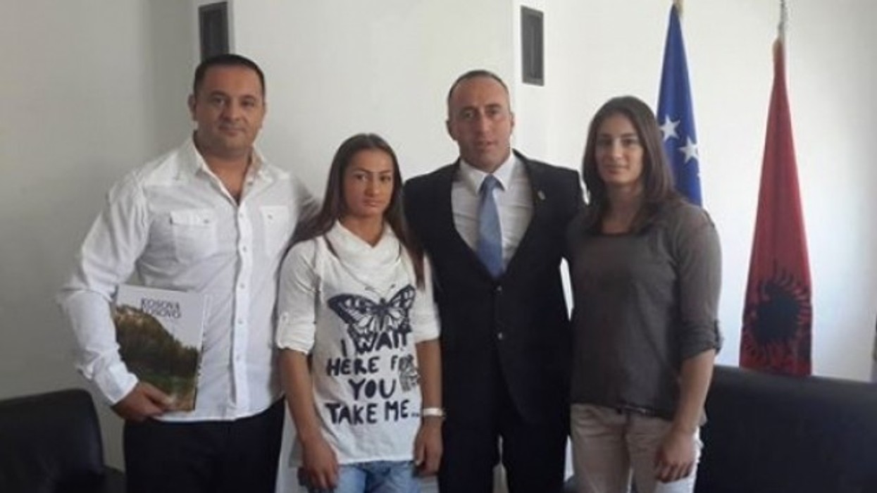 2016/01/haradinaj-p-euml-rg-euml-zon-majlind-euml-n-p-euml-r-medaljen-e-art-euml_hd.jpg