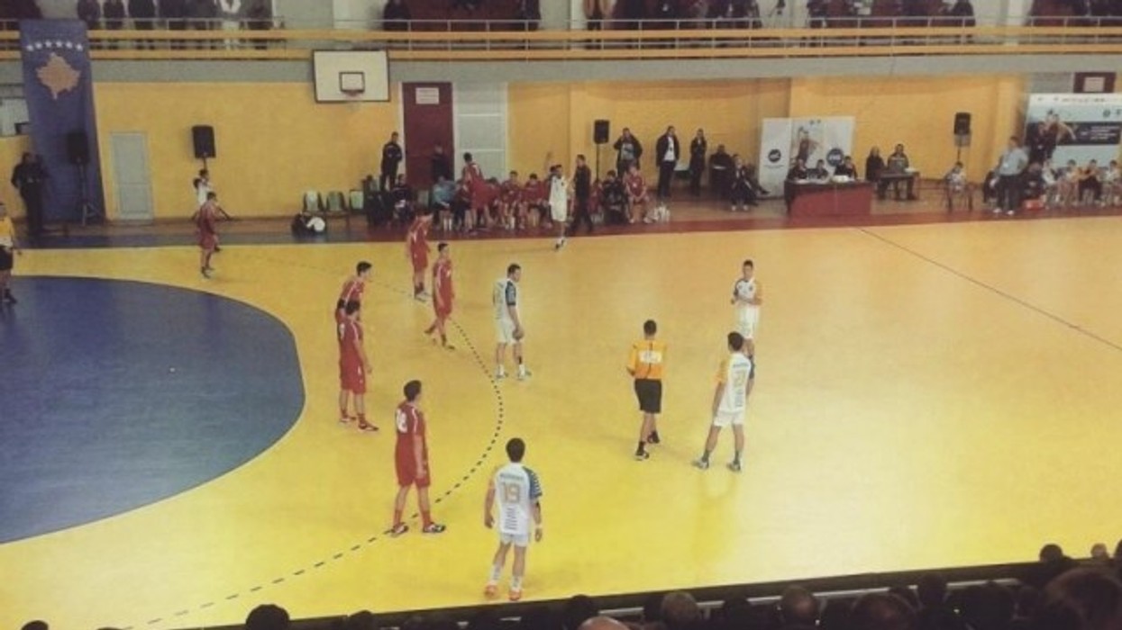 2016/01/hendboll-p-euml-rfaq-euml-suesja-e-kosov-euml-s-u21-e-pafuqishme-ndaj-zvicr-euml-s_hd.jpg