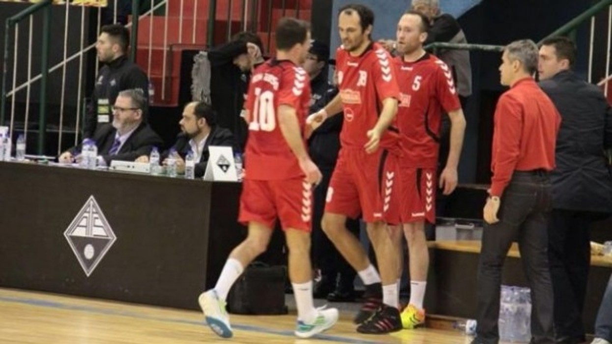 2016/01/hendboll-pejan-euml-t-merren-vesh-me-estonez-euml-t-dy-ndeshje-n-euml-pej-euml_hd.jpg