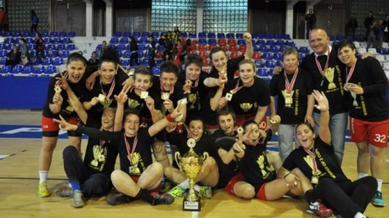 2016/01/hendbollistet-e-kastriotit-shpallen-kampione-t-euml-kosov-euml-s_hd.jpg