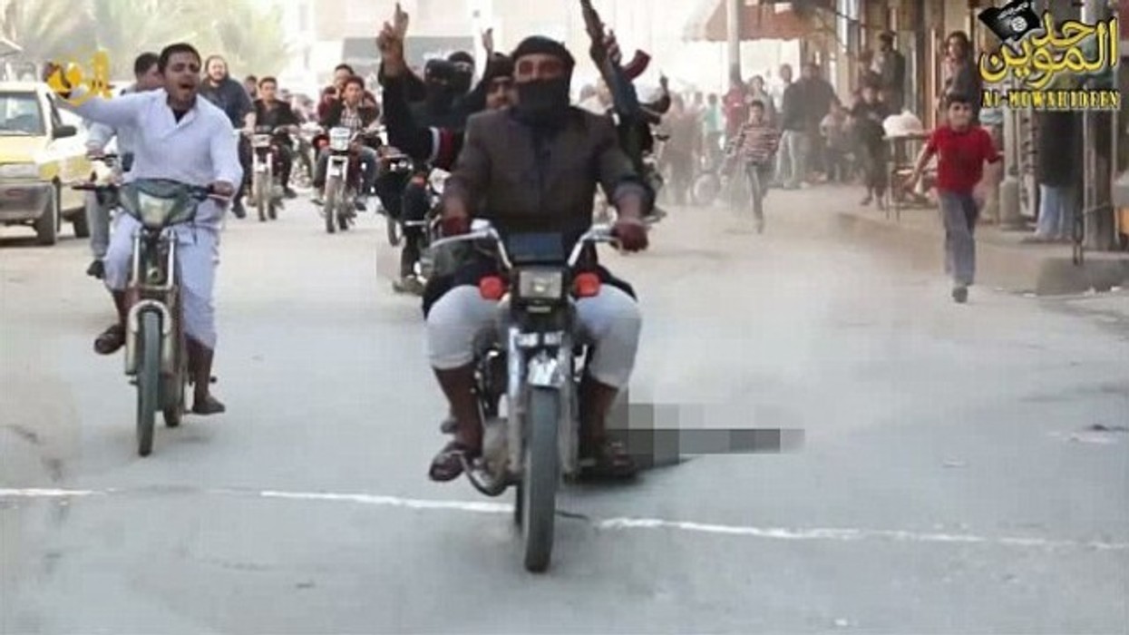 2016/01/isis-shkelmon-dhe-i-t-euml-rheq-zvarr-euml-tre-ushtar-euml-sirian-euml-video-18_hd.jpg