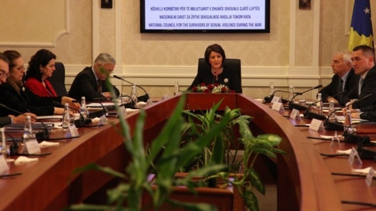 2016/01/jahjaga-rreth-20-mij-euml-viktima-t-euml-dhun-euml-s-seksuale-gjat-euml-luft-euml-s_2_hd.jpg