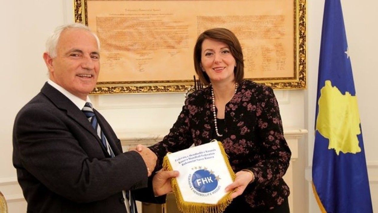 2016/01/jahjaga-takon-delegacionin-e-federat-euml-s-s-euml-hendbollit-t-euml-kosov-euml-s_hd.jpg