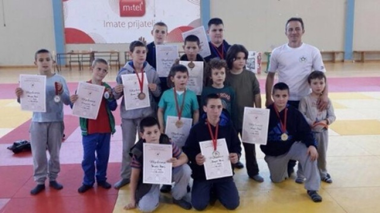 2016/01/jon-diar-dhe-anes-veseli-fitojn-euml-medalje-t-euml-arta-n-euml-podgoric-euml_hd.jpg