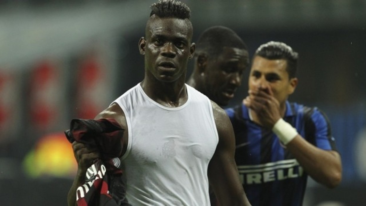 2016/01/k-euml-shtu-u-hakmor-balotelli-ndaj-tifoz-euml-ve-t-euml-interit-foto-video_hd.jpg