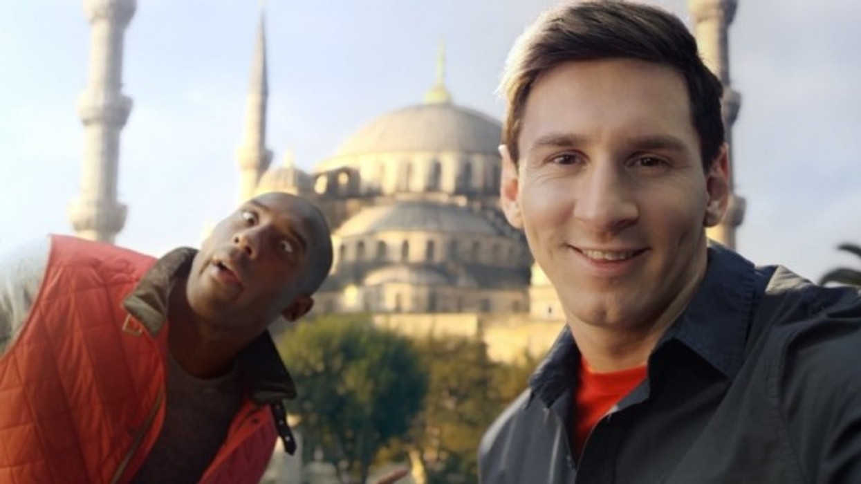 2016/01/kobe-bryant-vs-messi-cili-fotografon-m-euml-mir-euml-video_hd.jpg