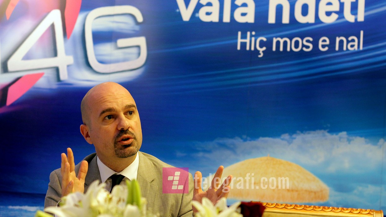 2016/01/Konference-Agron-Mustafa-Drejtori-Menaxhues-i-PTK-se-foto-ridvan-slivova-2.jpg