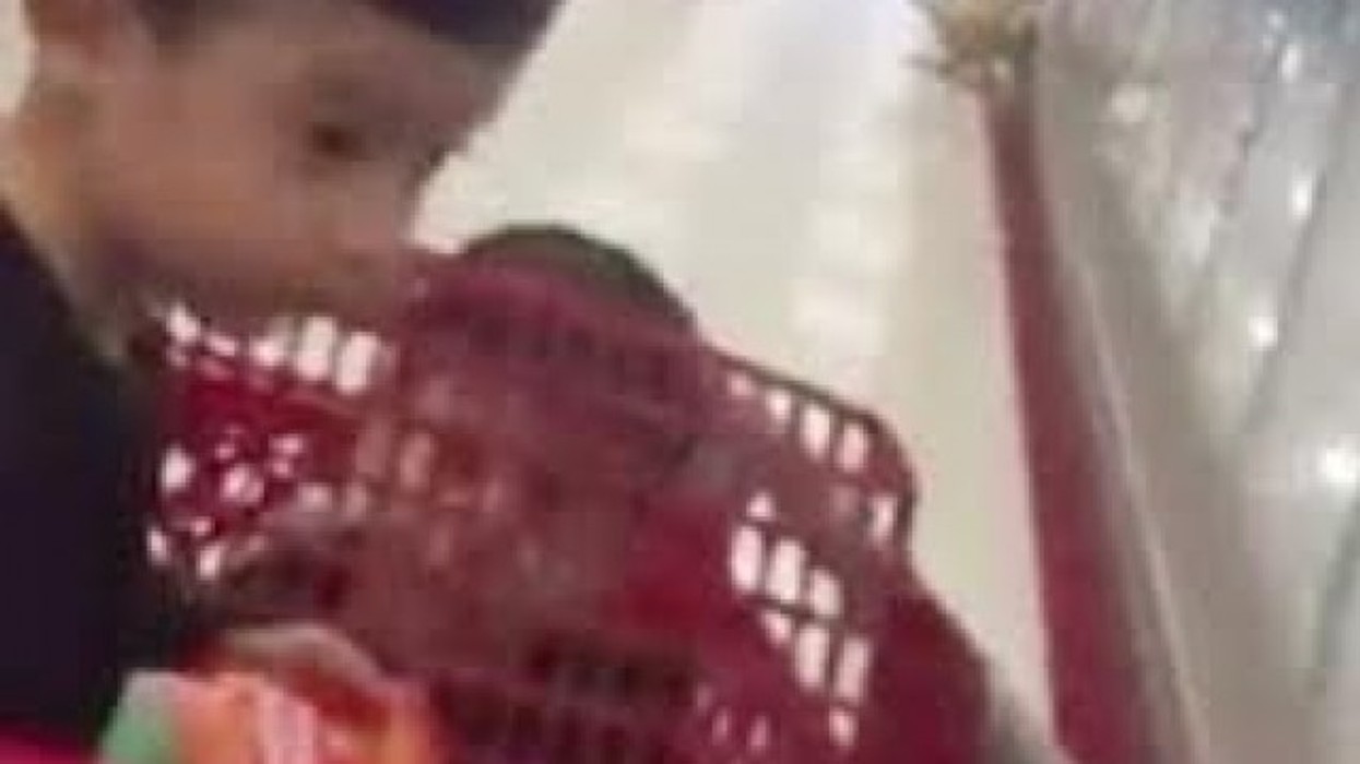 2016/01/kur-z-euml-rat-e-filmit-pornografik-jehojn-euml-n-euml-supermarket-video_hd.jpg