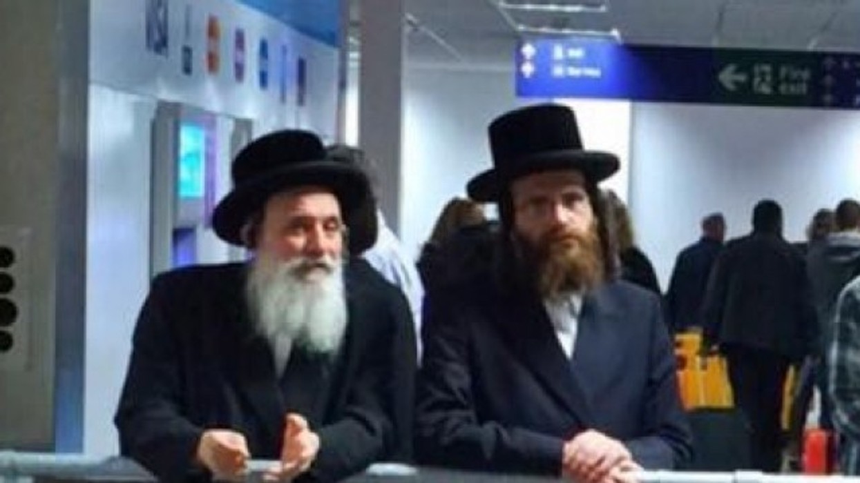 2016/01/ky-njeri-nuk-ja-ka-iden-euml-pse-po-e-fotografojn-euml-dhe-pse-po-qeshin-me-t-euml-foto_hd.jpg