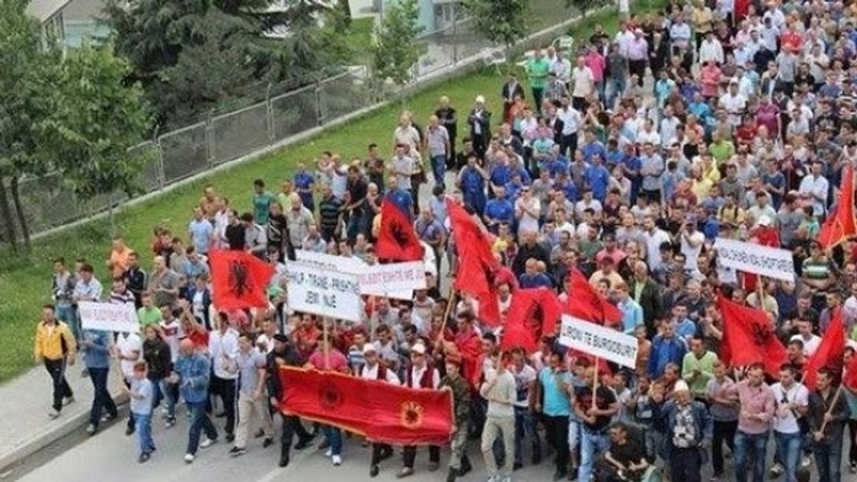 2016/01/l-euml-vizja-besa-thirrje-shqiptar-euml-ve-n-euml-marsh-proteste-m-euml-13-qershor-n-euml-shkup_hd.jpg