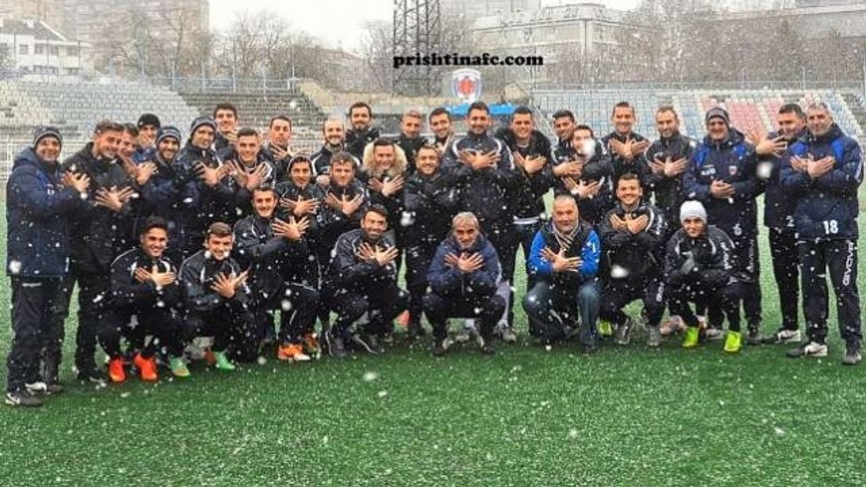 2016/01/ldquo-blick-rdquo-kritikon-shqiponj-euml-n-e-xhak-euml-s_hd.jpg