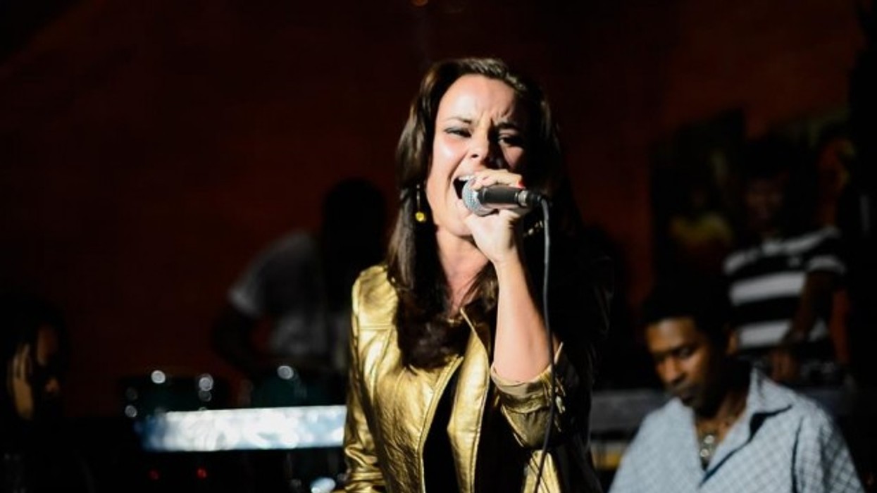 2016/01/linda-mendon-p-euml-r-ldquo-the-voice-of-usa-rdquo_hd.jpg