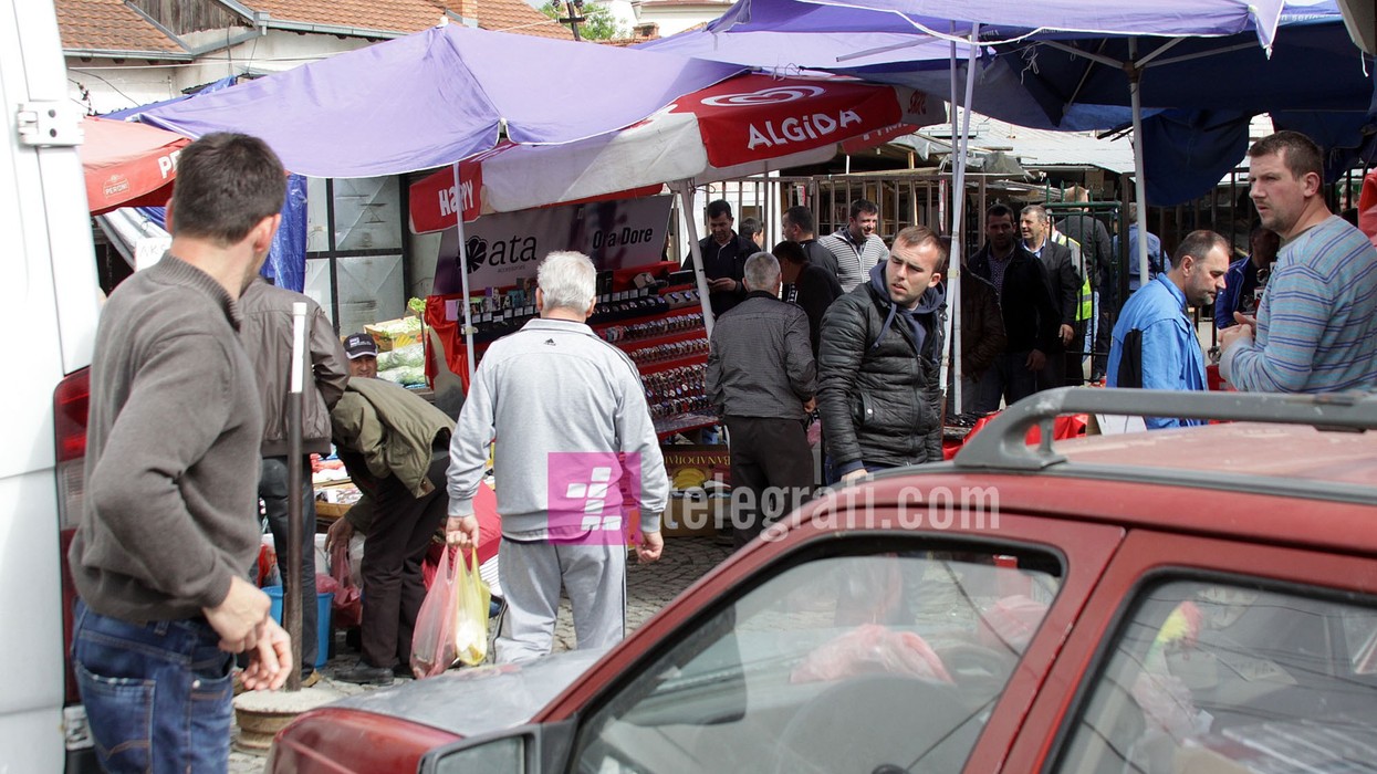 2016/01/Mbyllja-e-tregut-te-gjelbert-nga-AKP-foto-ridvan-slivova-6.jpg
