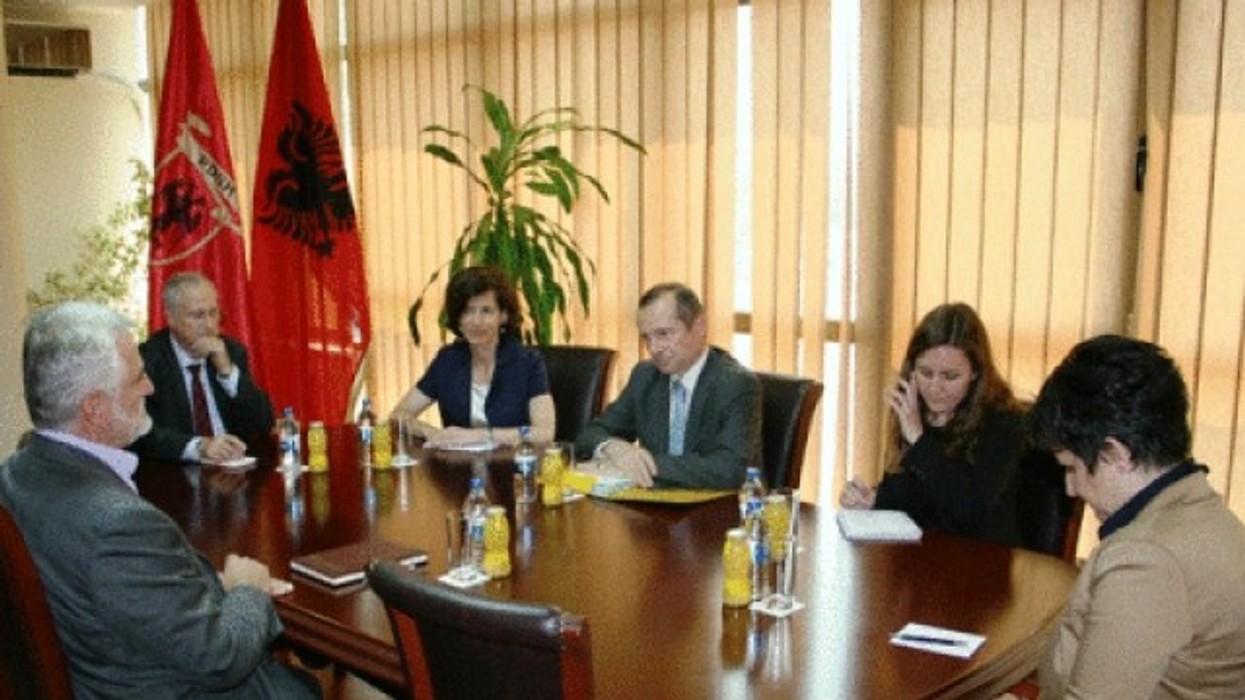 2016/01/menduh-tha-ccedil-i-n-euml-takime-me-diplomat-euml-t-euml-huaj_2_hd.jpg