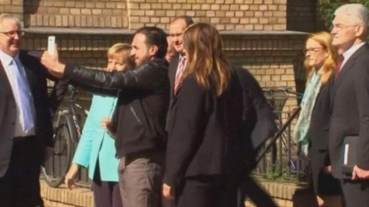 2016/01/merkel-nj-euml-selfie-me-refugjat-euml-t_hd.jpg