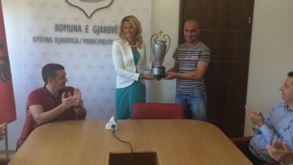 2016/01/mimoza-kusari-i-premton-p-euml-rkrahje-v-euml-llaznimit_hd.jpg