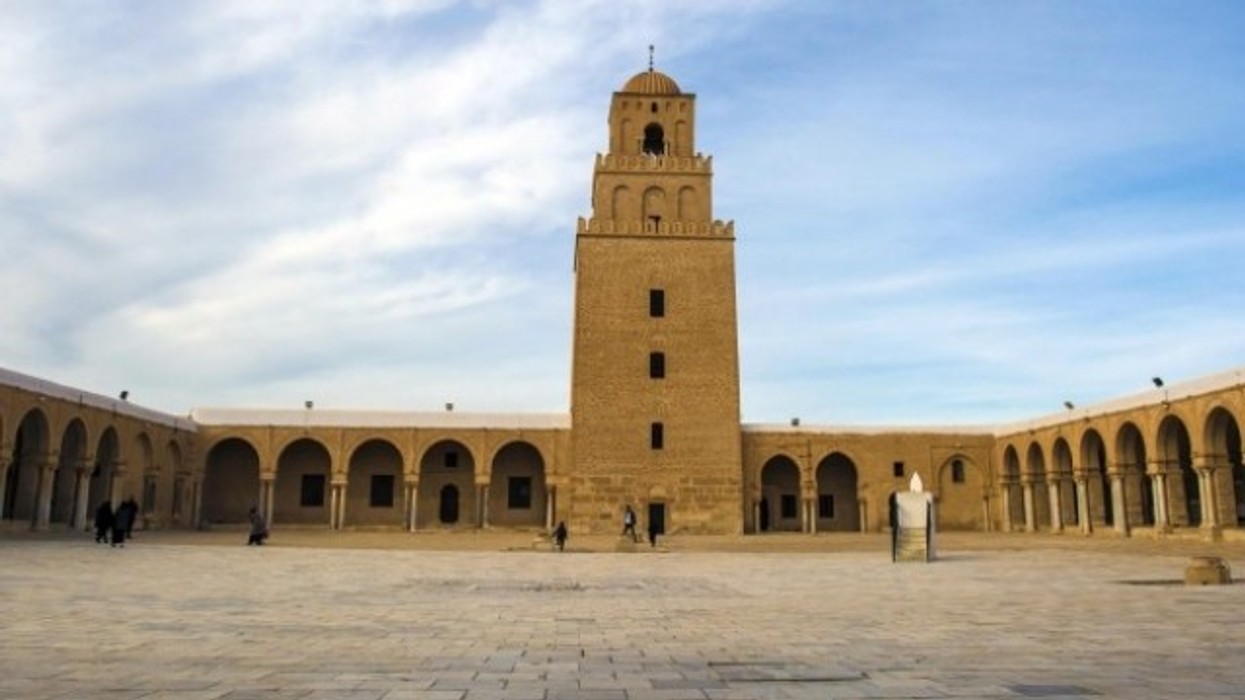 2016/01/minareja-e-ezanit-t-euml-par-euml-n-euml-afrik-euml-p-euml-r-mbi-13-shekuj-i-b-euml-n-quot-roje-quot-qytetit_hd.jpg