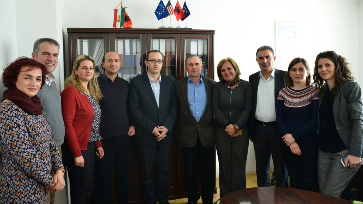 2016/01/Ministri-Avdullah-Hoti-ne-takim-me-stafin-ne-AQP.jpg