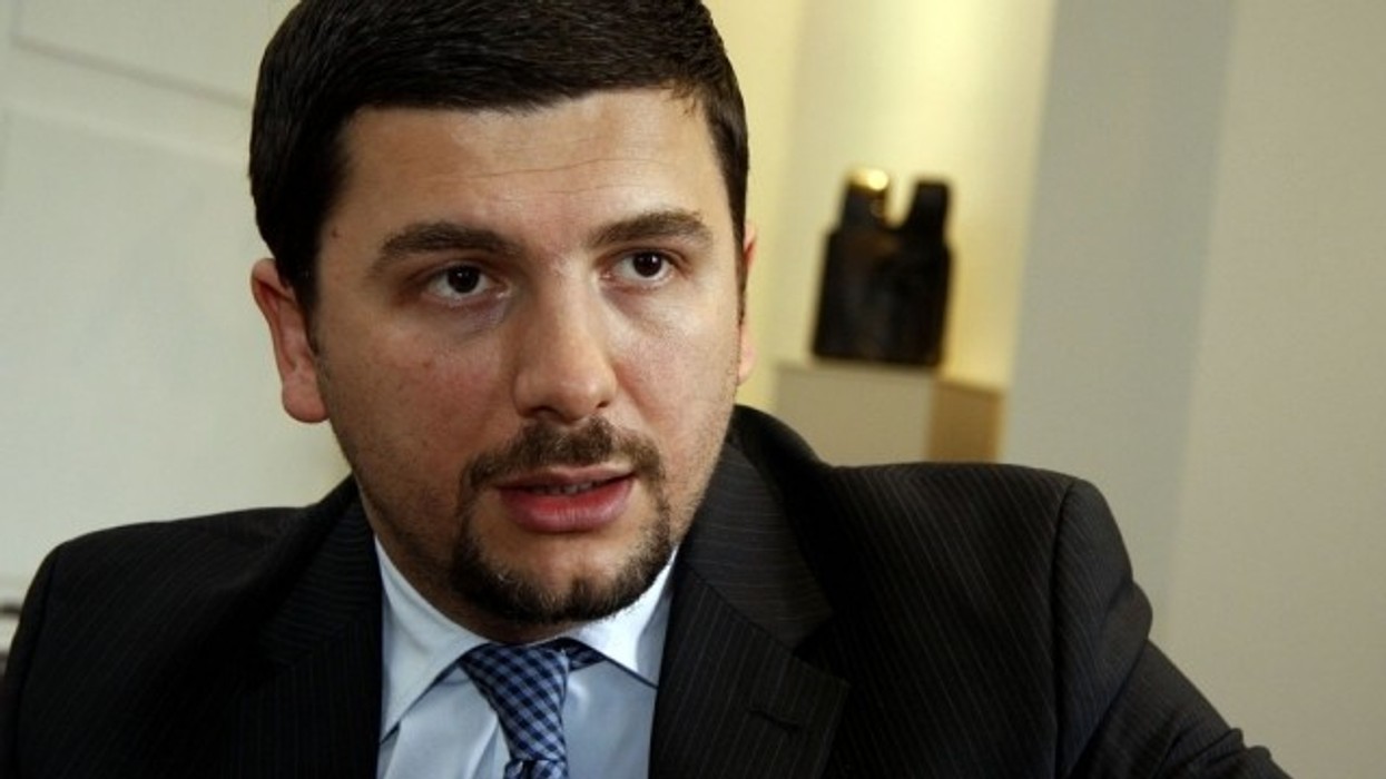 2016/01/ministri-krasniqi-ngush-euml-llon-familjen-e-triumfit_hd.jpg