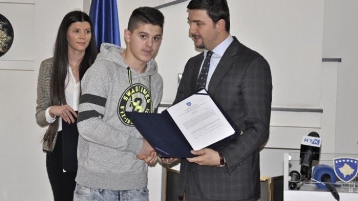 2016/01/mkrs-ndau-18-mij-euml-euro-bursa-p-euml-r-sportist-euml-t-e-rinj_hd.jpg