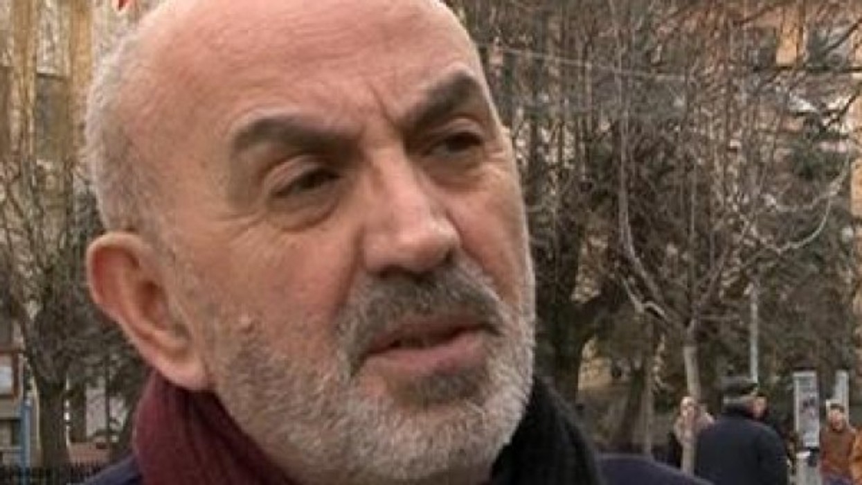 2016/01/nga-republika-e-malzhedezekut-deri-te-republika-e-tret-euml-rrug-euml-e-gjat-euml-dhe-me-shum-euml-rreziqe_2_hd.jpg