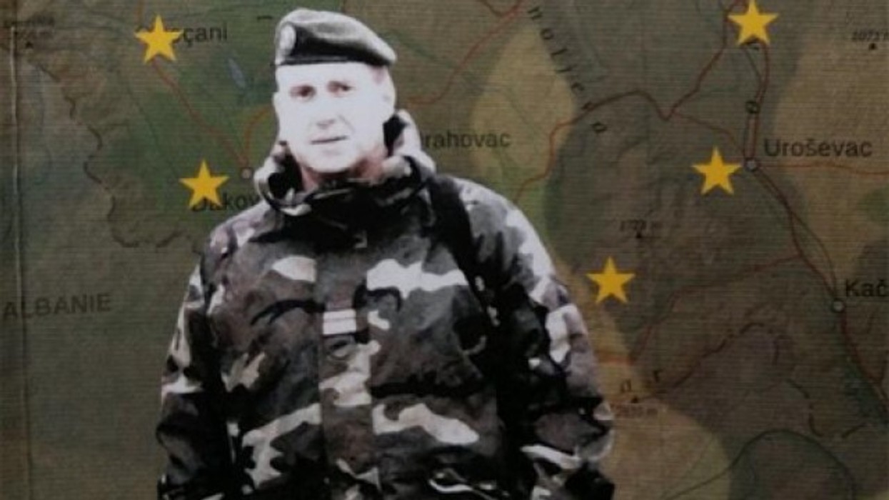 2016/01/oficeri-francez-q-euml-ndau-mitrovic-euml-n-britanik-euml-t-luftuan-p-euml-r-shqiptar-euml-t-francez-euml-t-p-euml-r-serb-euml-t_hd.jpg