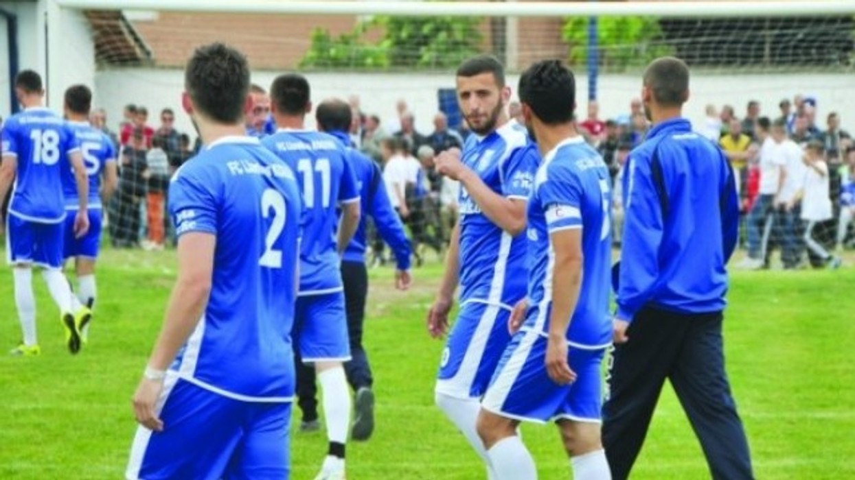 2016/01/osmani-ata-q-euml-luajn-euml-me-djers-euml-n-e-futbollist-euml-ve-nuk-jan-euml-njer-euml-z_hd.jpg