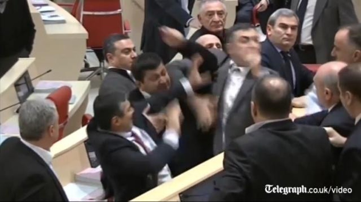 2016/01/parlamenti-i-gjeorgjis-euml-kthehet-n-euml-aren-euml-boksi-video_hd.jpg