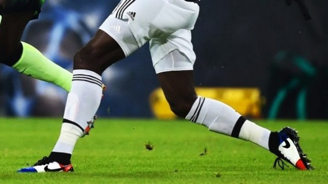 2016/01/pas-fitores-kund-euml-r-cityt-pogba-euml-sht-euml-shnd-euml-rruar-n-euml-sensacion-p-euml-r-k-euml-to-dy-arsyeje-foto-video_hd.jpg