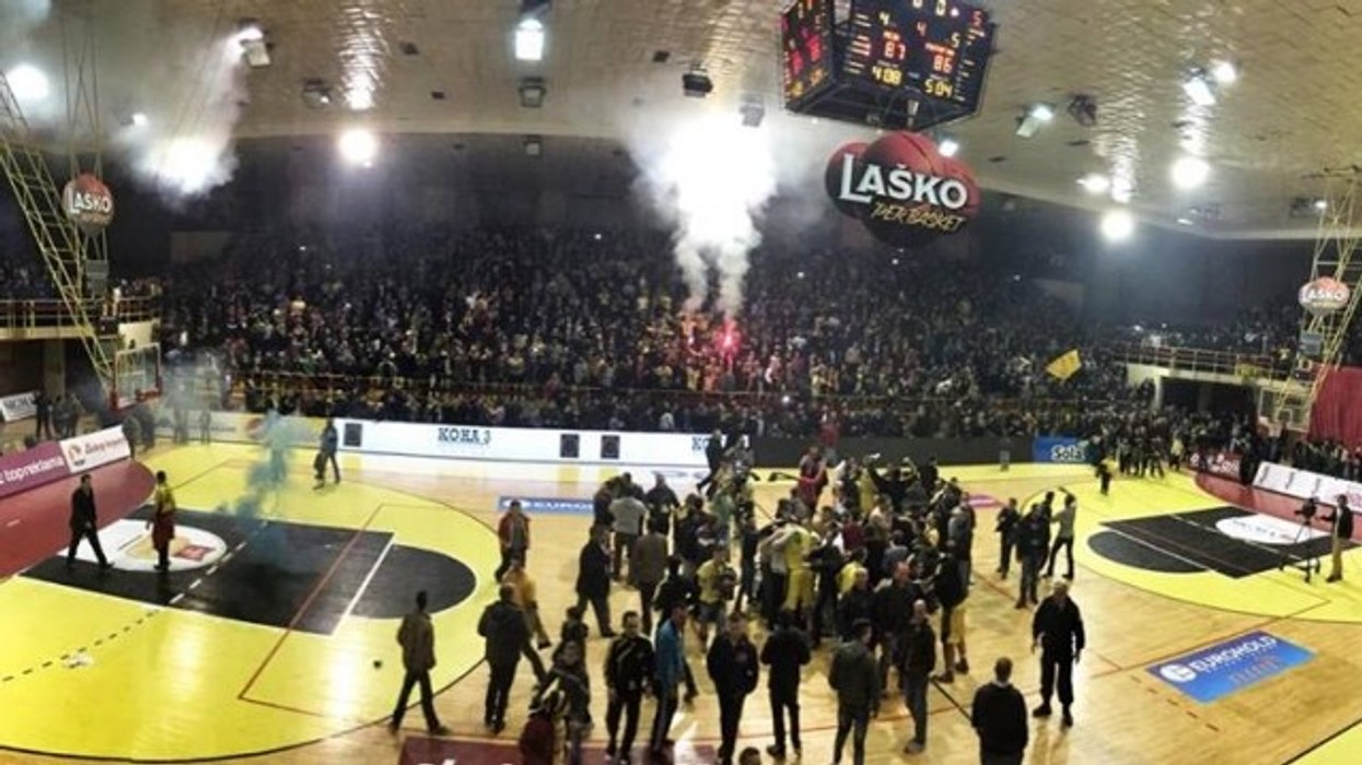 2016/01/pejan-euml-t-po-festojn-euml-bllokohet-qendra-e-pej-euml-s_2_hd.jpg