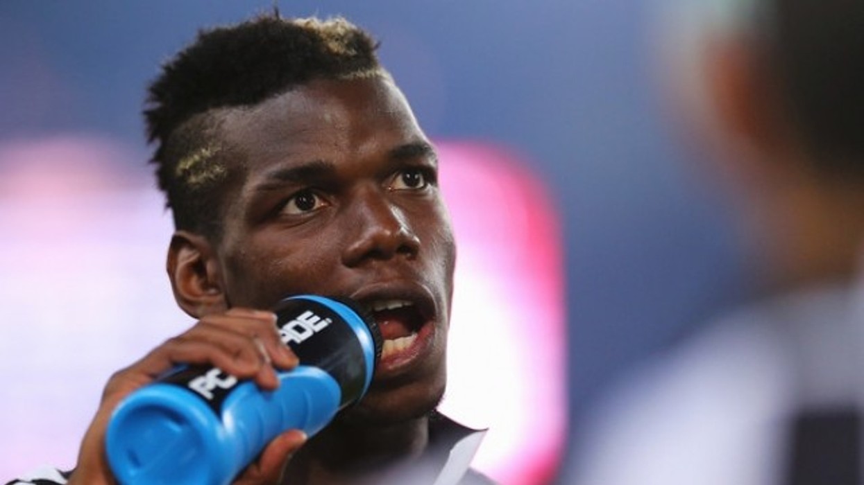 2016/01/pogba-dua-t-euml-b-euml-hem-m-euml-i-miri-n-euml-bot-euml_hd.jpg