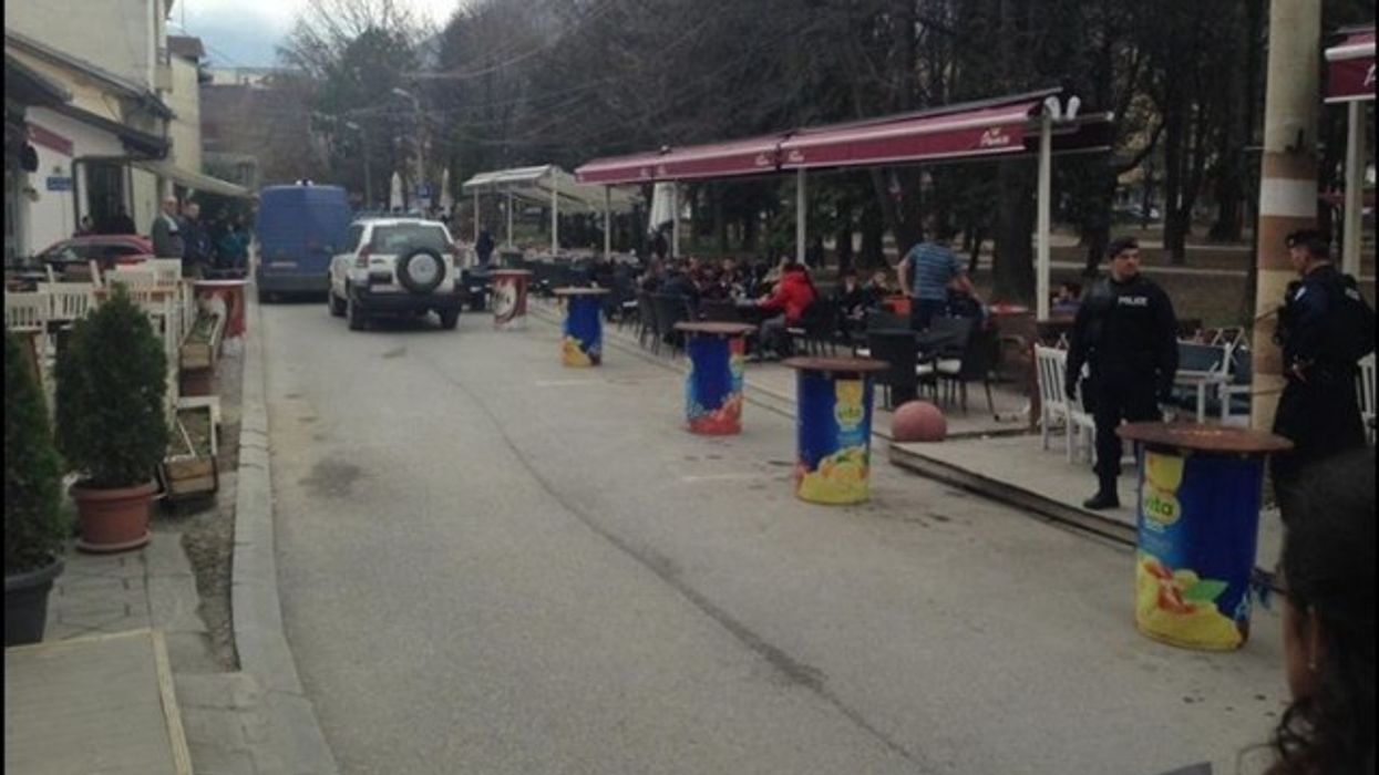 2016/01/policia-bastis-kafeterit-euml-n-euml-pej-euml-konfiskon-arm-euml-dhe-drog-euml_hd.jpg