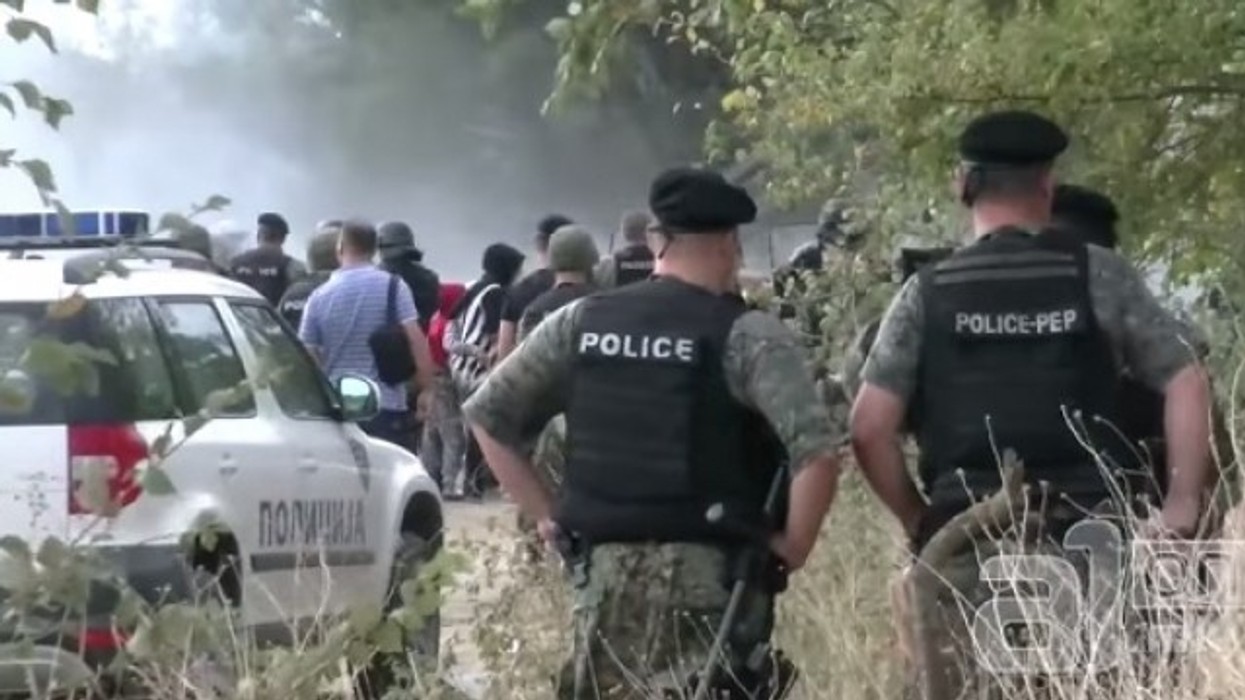 2016/01/policia-ndalon-emigrant-euml-t-me-shok-bomba-video_hd.jpg
