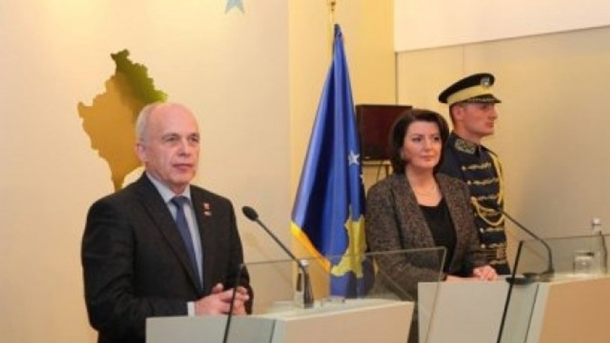 2016/01/presidenti-i-zvicr-euml-s-kosovar-euml-t-na-d-euml-rguan-n-euml-kampionatin-bot-euml-ror_hd.jpg