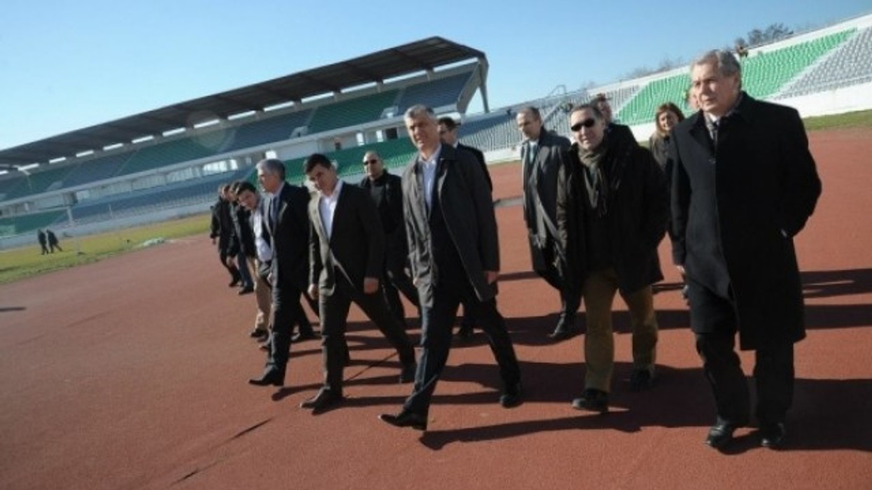 2016/01/qeveria-s-rsquo-do-t-euml-kursej-p-euml-r-stadiumin-e-mitrovic-euml-s_hd.jpg