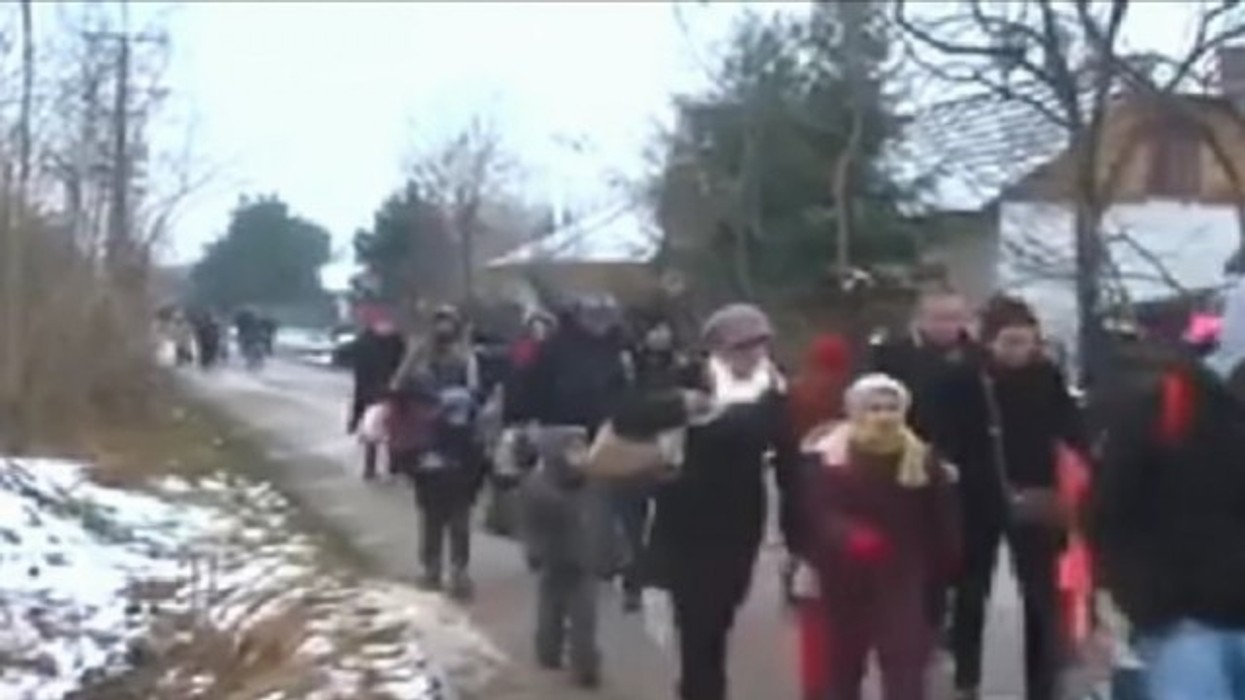 2016/01/rruga-e-tmerrit-q-euml-e-kalojn-euml-kosovar-euml-t-n-euml-kufirin-e-hungaris-euml-video_hd.jpg