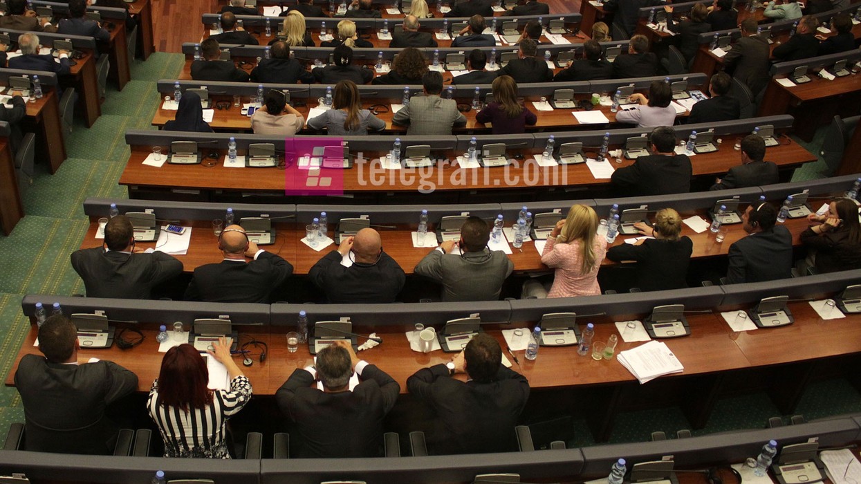 2016/01/seanca-e-kuvendit-votimi-per-gjykaten-speciale-foto-ridvan-slivova-59.jpg