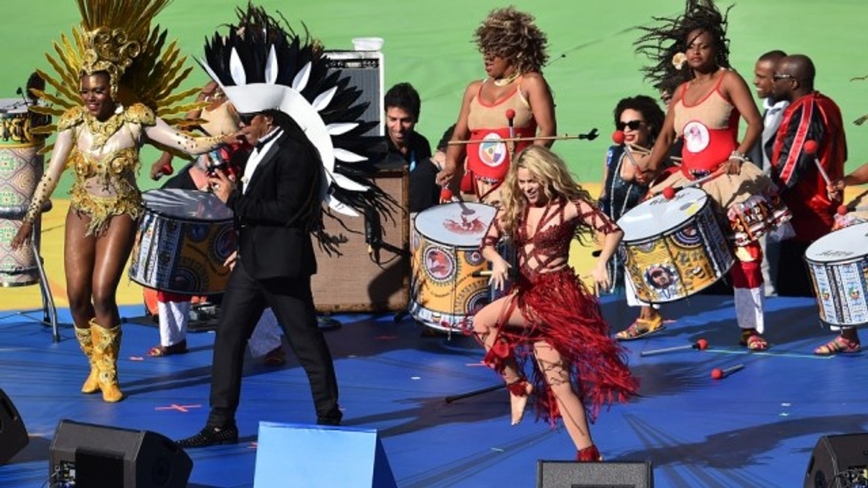 2016/01/shakira-ndezi-atmosfer-euml-n-n-euml-spektaklin-p-euml-rmbyll-euml-s-t-euml-bot-euml-rorit-video_hd.jpg