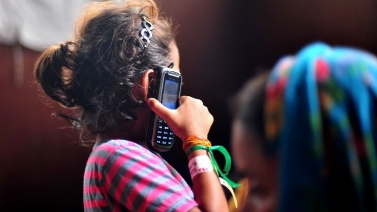 2016/01/studim-shkencor-f-euml-mij-euml-t-n-euml-n-10-vjet-nuk-duhet-t-euml-p-euml-rdorin-telefon-celular_hd.jpg