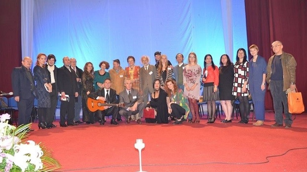 2016/01/tetov-euml-festivali-poezis-euml-lsquo-dit-euml-t-e-namit-rsquo-p-euml-rmbyllet-me-ndarjen-e-ccedil-mimeve_hd.jpg